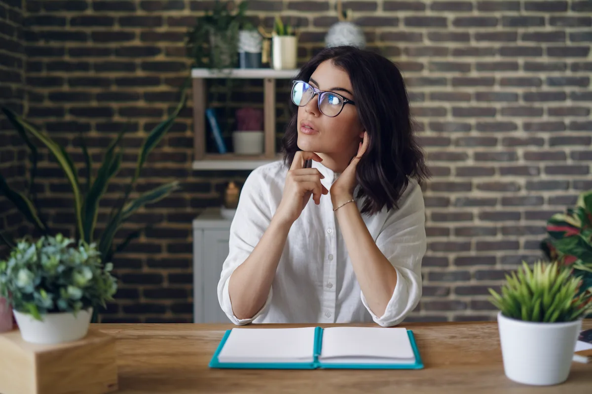 Blog 1 A beautiful woman Crafting the perfect blog headline